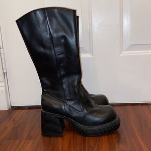 Vintage leather chunky heel boot
